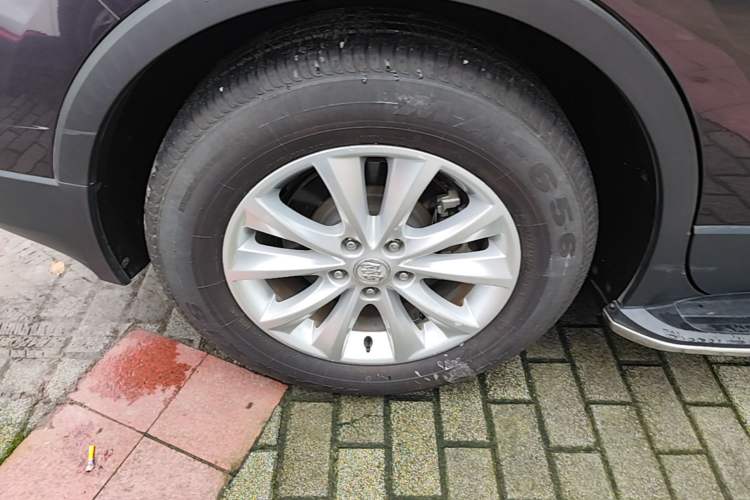 Used Buick Envision 2017 28T Four-Wheel Drive Luxury Model Right Rear Wheel Hub