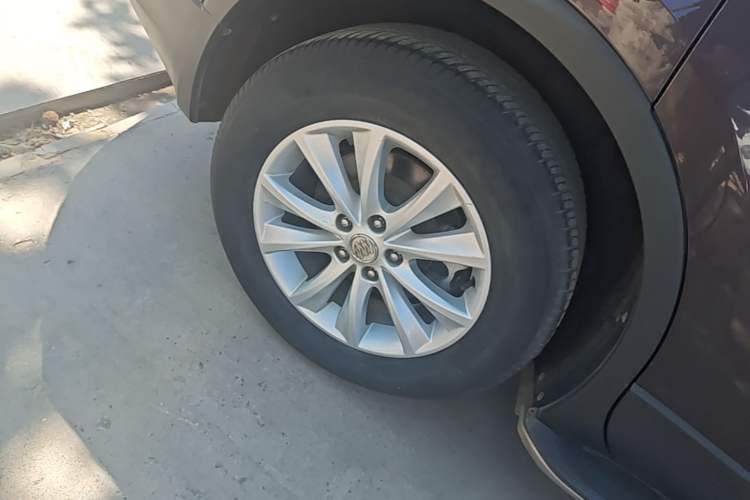 Used Buick Envision 2017 28T Four-Wheel Drive Luxury Model Right Rear Wheel Hub