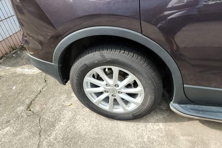 Used Buick Envision 2017 20T Two-Wheel Drive Elite Version Right Rear Wheel Hub