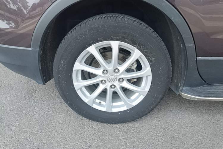 Used Buick Envision 2017 20T Two-Wheel Drive Elite Version Right Rear Wheel Hub