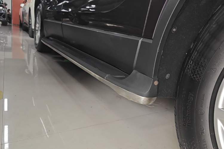 Used Buick Envision 2017 28T Four-Wheel Drive Elite Model Right Side Sill