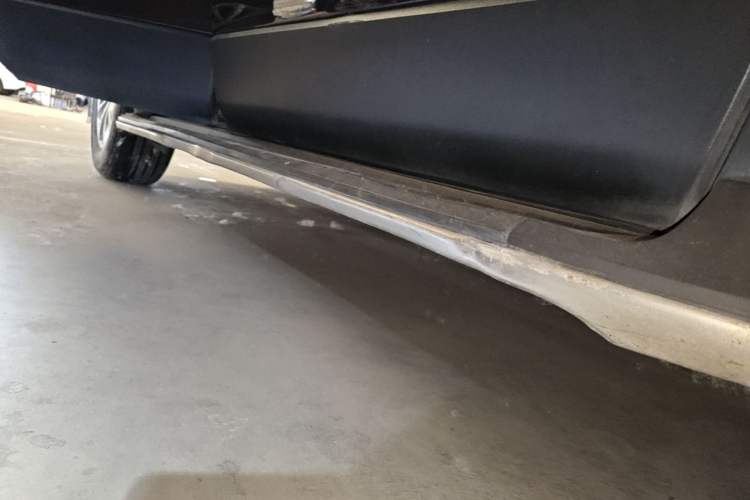 Used Buick Envision 2017 28T Four-Wheel Drive Elite Model Right Side Sill