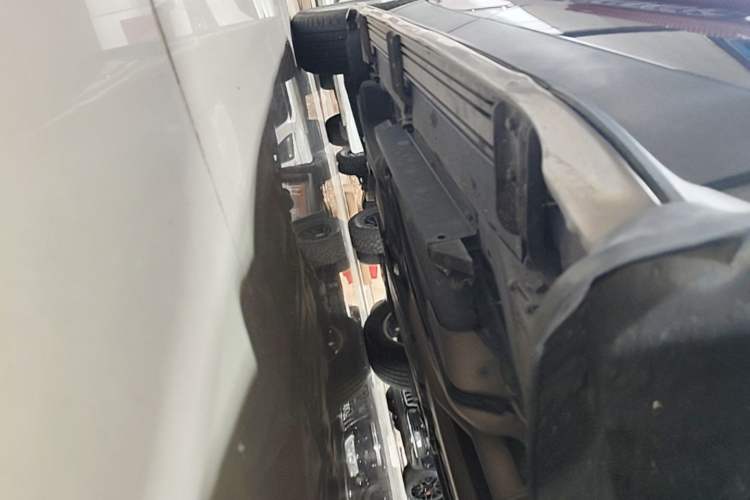 Used Buick Envision 2017 28T Four-Wheel Drive Elite Model Right Side Sill