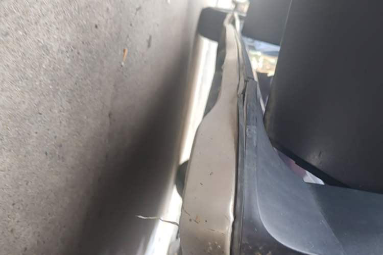 Used Buick Envision 2017 20T Two-Wheel Drive Luxury Model Right Side Sill