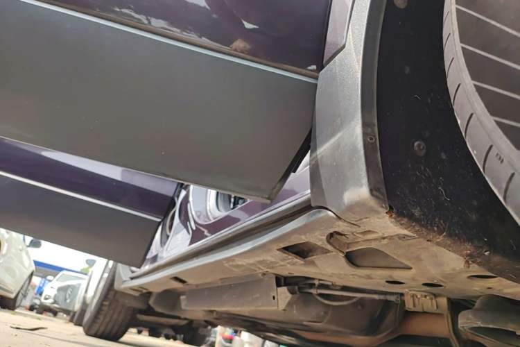 Used Buick Envision 2017 28T Four-Wheel Drive Elite Model Right Side Sill
