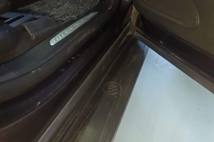 Used Buick Envision 2017 20T Two-Wheel Drive Elite Version Right Side Sill