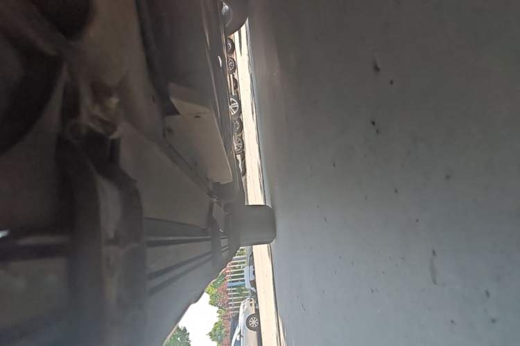 Used Buick Envision 2017 28T Four-Wheel Drive Luxury Model Right Side Sill