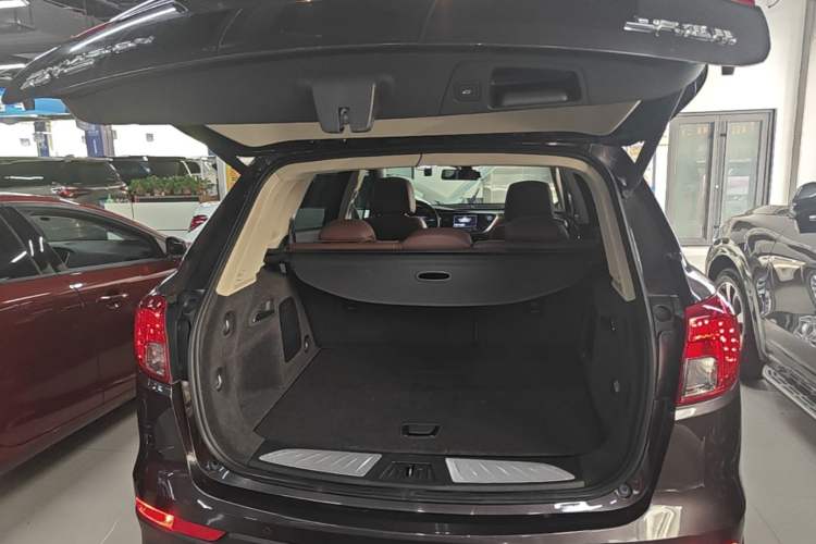 Used Buick Envision 2017 28T Four-Wheel Drive Elite Model Trunk