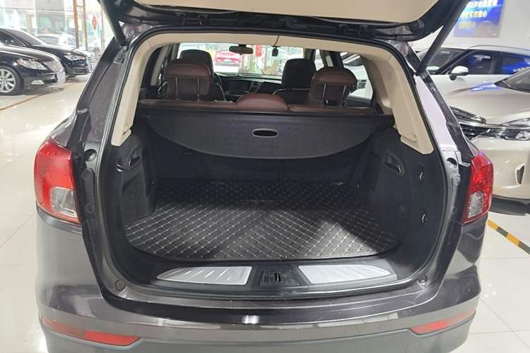 Used Buick Envision 2017 28T Four-Wheel Drive Elite Model Trunk