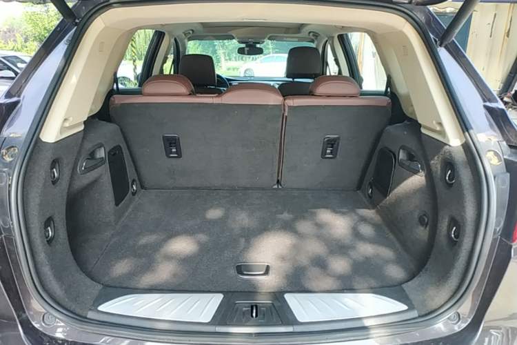 Used Buick Envision 2017 28T Four-Wheel Drive Luxury Model Trunk