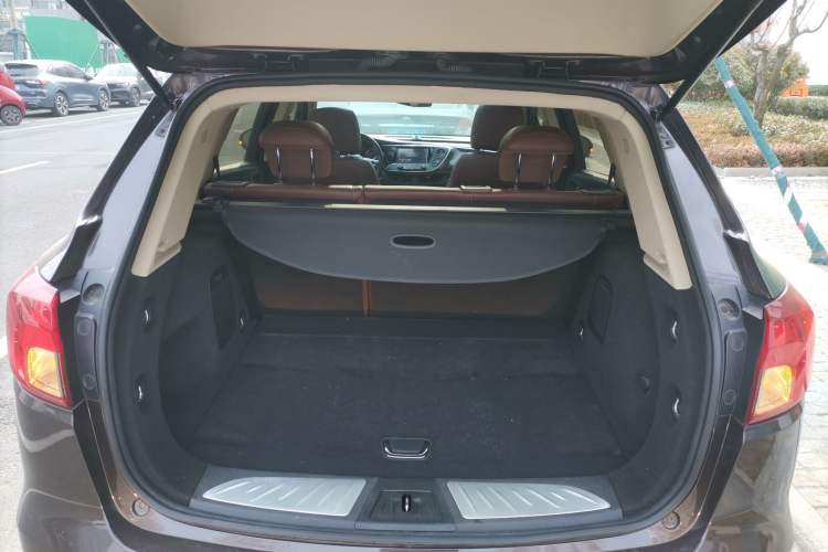 Used Buick Envision 2017 20T Two-Wheel Drive Elite Version Trunk