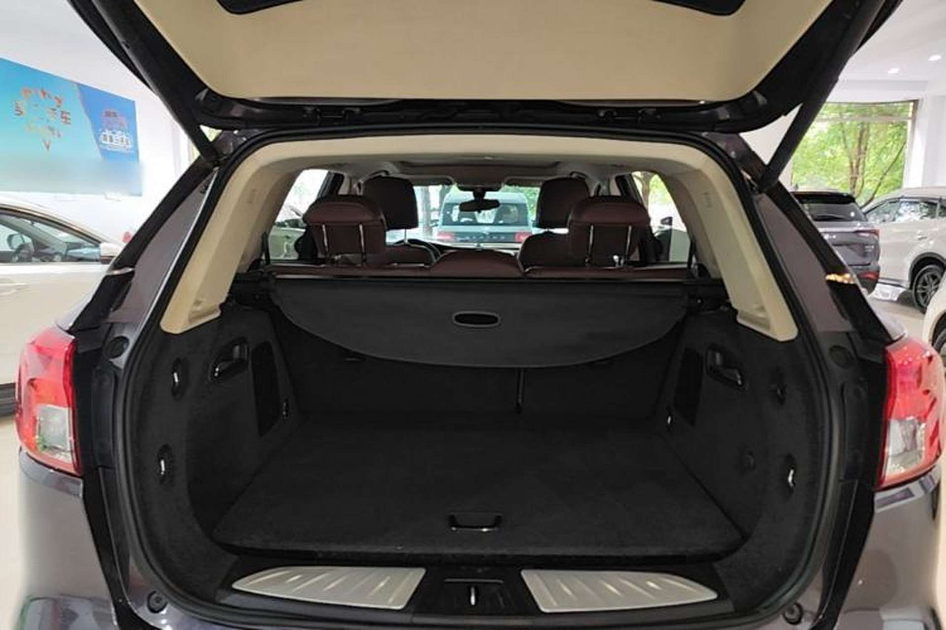 Used Buick Envision 2017 28T Four-Wheel Drive Elite Model Trunk