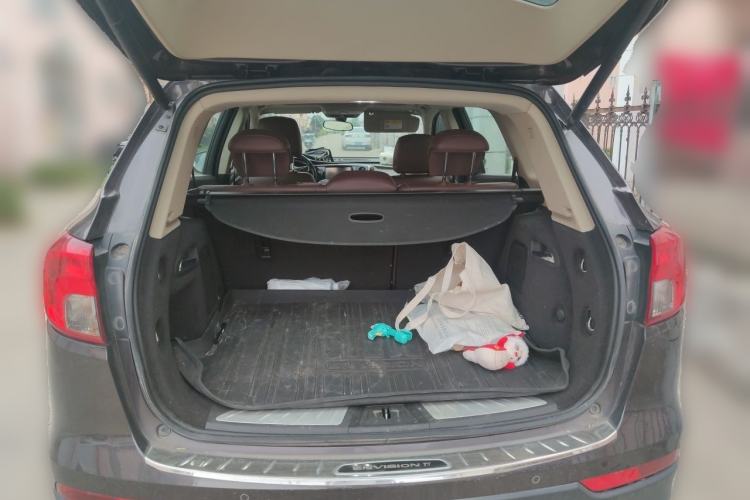 Used Buick Envision 2017 28T Four-Wheel Drive Elite Model Trunk