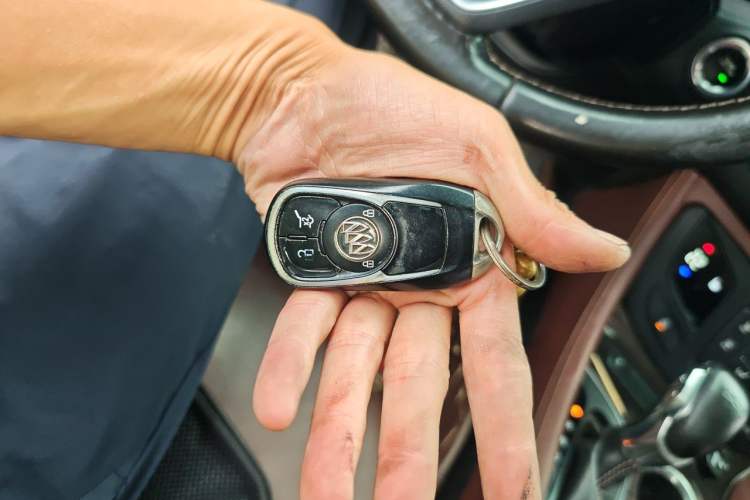 Used Buick Envision 2017 20T Two-Wheel Drive Luxury Model Vehicle Key