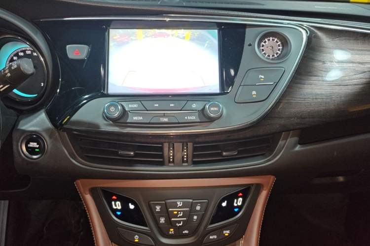 Used Buick Envision 2017 20T Two-Wheel Drive Elite Version Audio And AC Panel