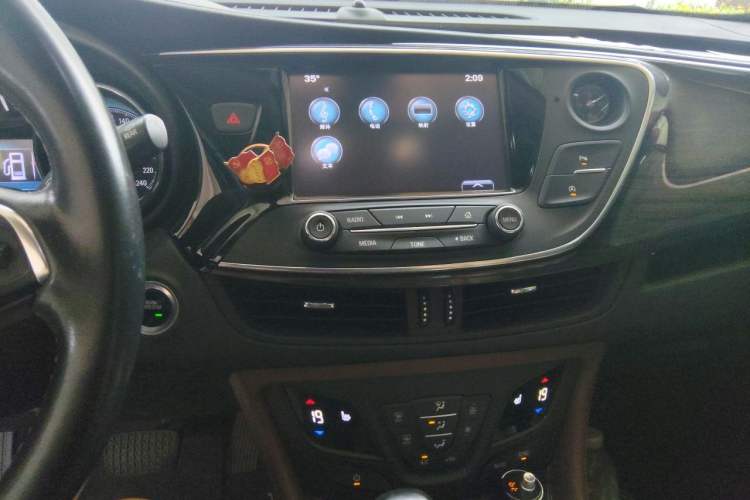 Used Buick Envision 2017 20T Two-Wheel Drive Elite Version Audio And AC Panel
