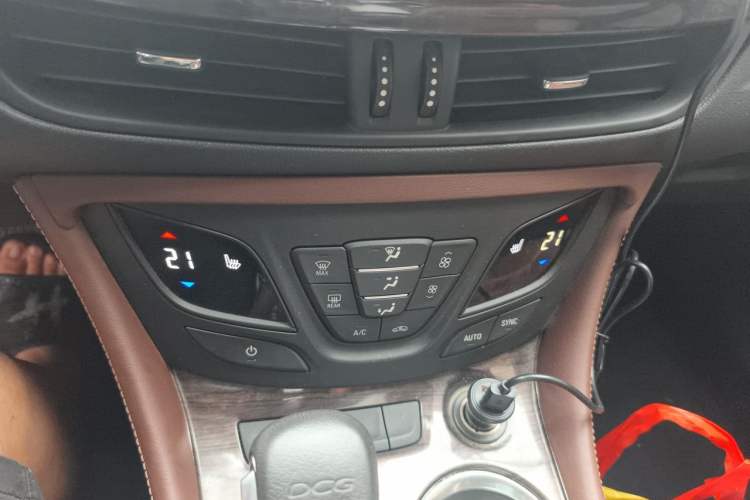 Used Buick Envision 2017 20T Two-Wheel Drive Elite Version Audio And AC Panel