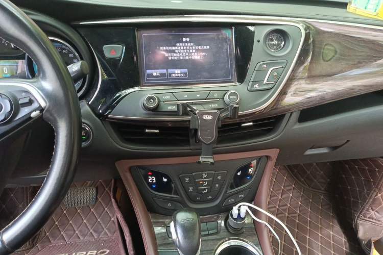 Used Buick Envision 2017 20T Two-Wheel Drive Luxury Model Audio And AC Panel