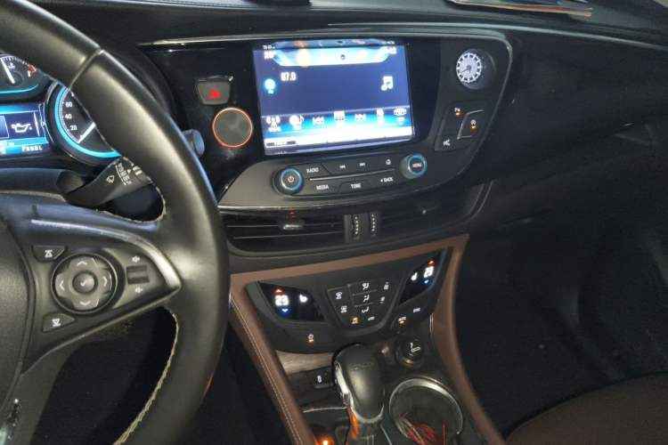 Used Buick Envision 2017 20T Two-Wheel Drive Luxury Model Audio And AC Panel