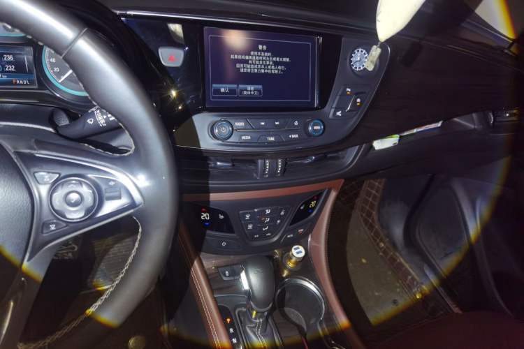 Used Buick Envision 2017 20T Two-Wheel Drive Luxury Model Audio And AC Panel