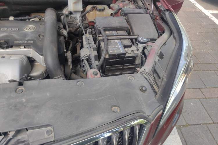 Used Buick Envision 2017 28T Four-Wheel Drive Luxury Model Engine Bay Left