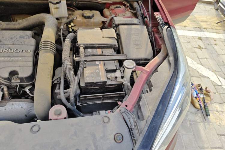 Used Buick Envision 2017 20T Two-Wheel-Drive Tech Edition Engine Bay Left