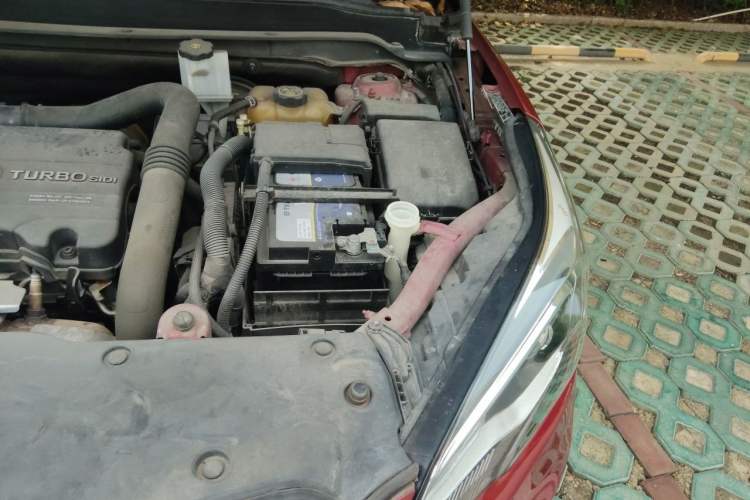 Used Buick Envision 2017 20T Two-Wheel Drive Elite Version Engine Bay Left