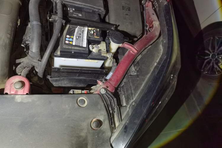 Used Buick Envision 2017 20T Two-Wheel Drive Luxury Model Engine Bay Left