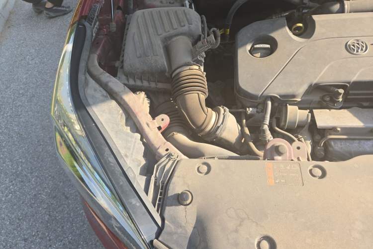 Used Buick Envision 2017 20T Two-Wheel-Drive Tech Edition Engine Bay Right