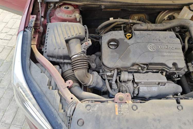 Used Buick Envision 2017 20T Two-Wheel-Drive Tech Edition Engine Bay Right