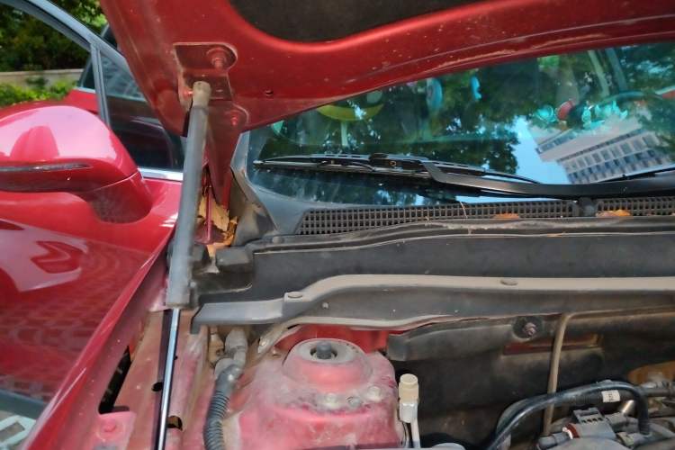 Used Buick Envision 2017 28T Four-Wheel Drive Elite Model Engine Bay Right