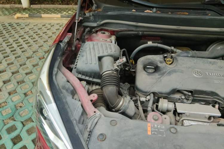 Used Buick Envision 2017 20T Two-Wheel Drive Elite Version Engine Bay Right