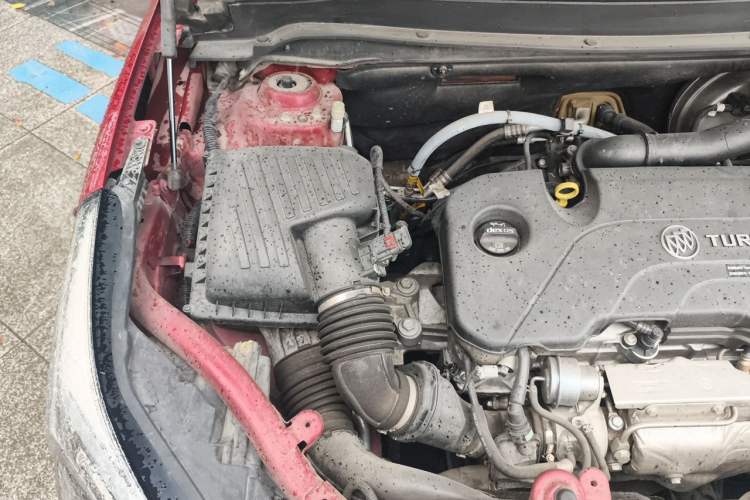 Used Buick Envision 2017 20T Two-Wheel Drive Elite Version Engine Bay Right
