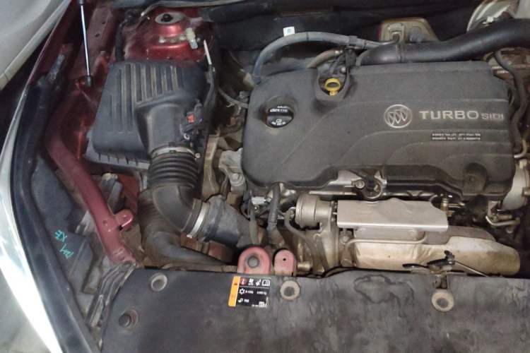 Used Buick Envision 2017 20T Two-Wheel Drive Elite Version Engine Bay Right
