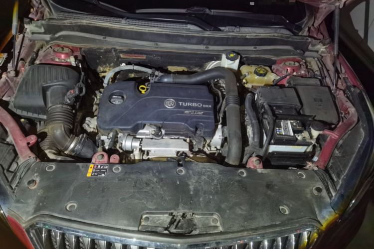 Used Buick Envision 2017 20T Two-Wheel Drive Luxury Model Engine Bay