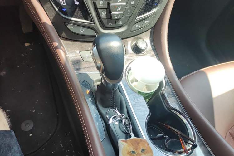 Used Buick Envision 2017 28T Four-Wheel Drive Elite Model Gear Lever
