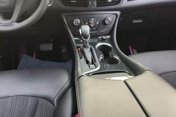 Used Buick Envision 2017 20T Two-Wheel-Drive Tech Edition Gear Lever