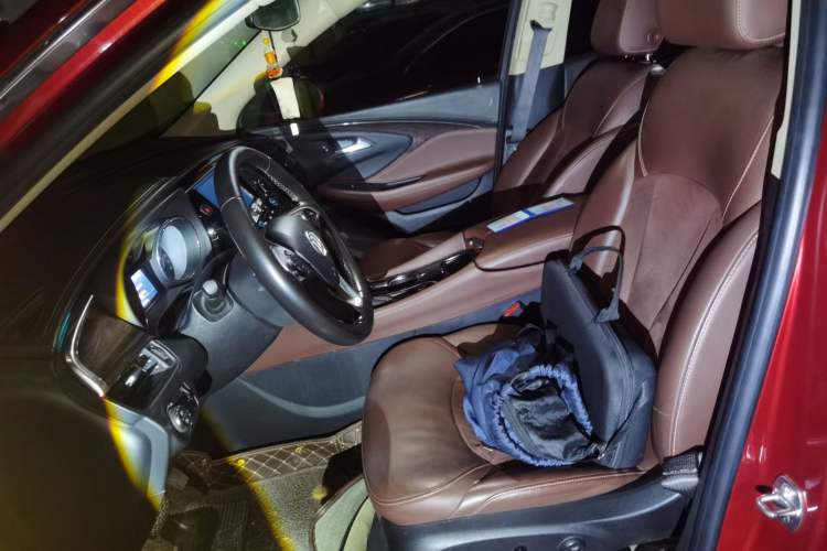 Used Buick Envision 2017 20T Two-Wheel Drive Luxury Model Left Front Seat