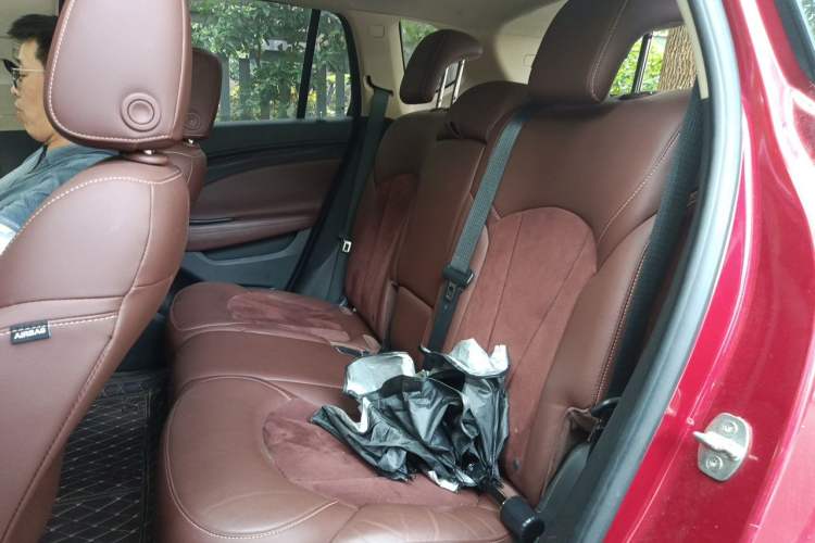 Used Buick Envision 2017 20T Two-Wheel Drive Luxury Model Left Rear Seat