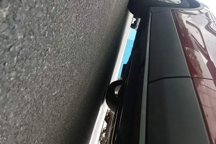 Used Buick Envision 2017 20T Two-Wheel-Drive Tech Edition Left Side Sill