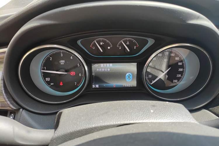 Used Buick Envision 2017 28T Four-Wheel Drive Elite Model Odometer Close Up
