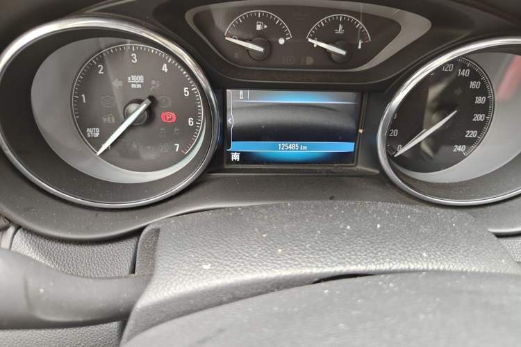 Used Buick Envision 2017 20T Two-Wheel Drive Luxury Model Odometer Close Up