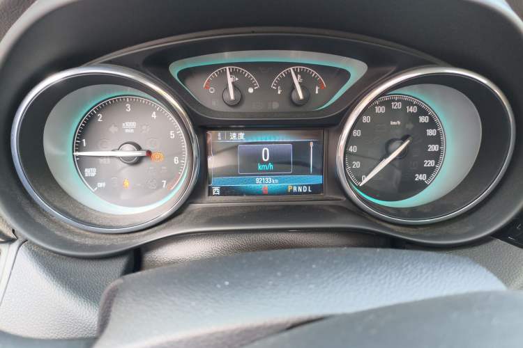 Used Buick Envision 2017 28T Four-Wheel Drive Elite Model Odometer Close Up