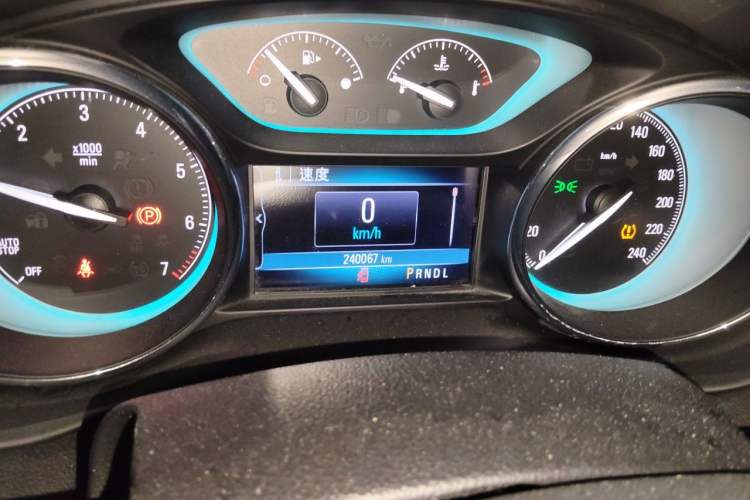 Used Buick Envision 2017 20T Two-Wheel Drive Elite Version Odometer Close Up