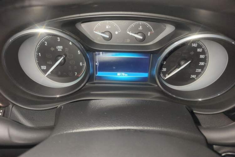 Used Buick Envision 2017 20T Two-Wheel Drive Luxury Model Odometer Close Up