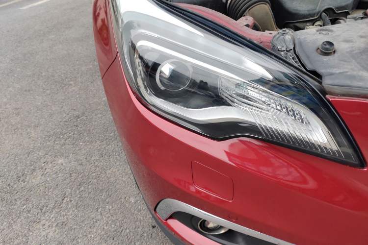 Used Buick Envision 2017 20T Two-Wheel Drive Luxury Model Right Front Headlight