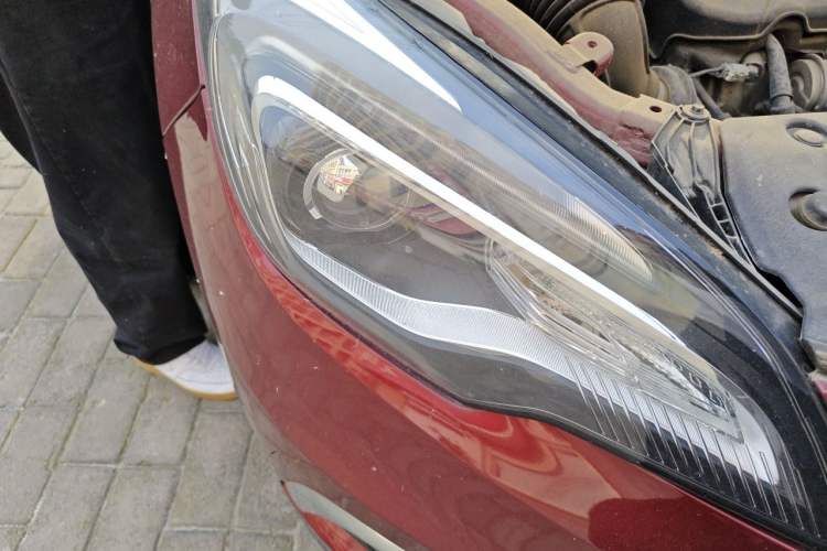 Used Buick Envision 2017 20T Two-Wheel-Drive Tech Edition Right Front Headlight