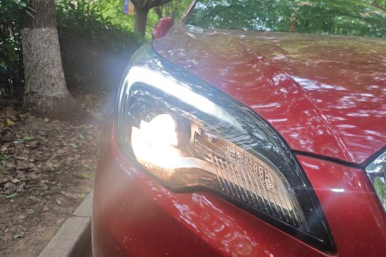 Used Buick Envision 2017 20T Two-Wheel Drive Elite Version Right Front Headlight