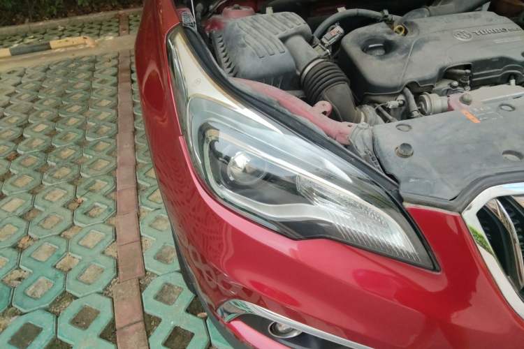 Used Buick Envision 2017 20T Two-Wheel Drive Elite Version Right Front Headlight