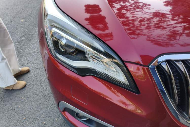 Used Buick Envision 2017 28T Four-Wheel Drive Elite Model Right Front Headlight